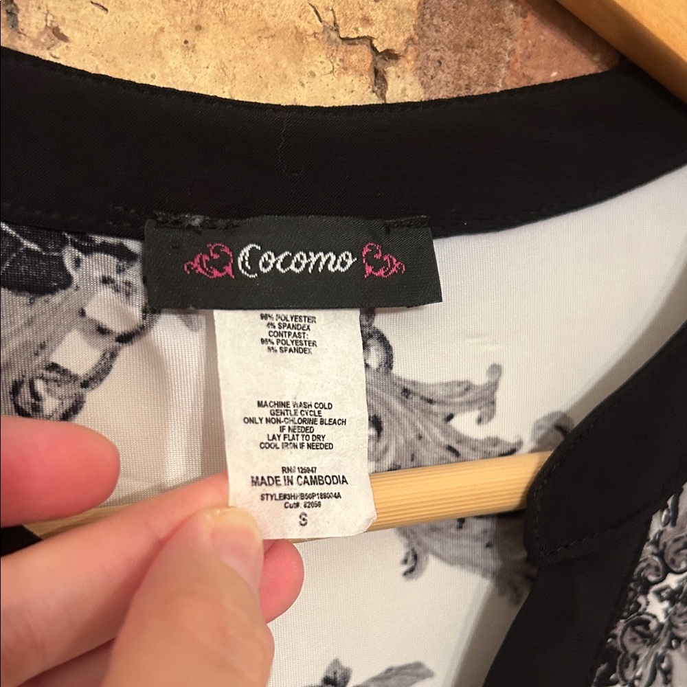 Cocomo Monochrome Chain Pattern Blouse - Picture 2 of 7